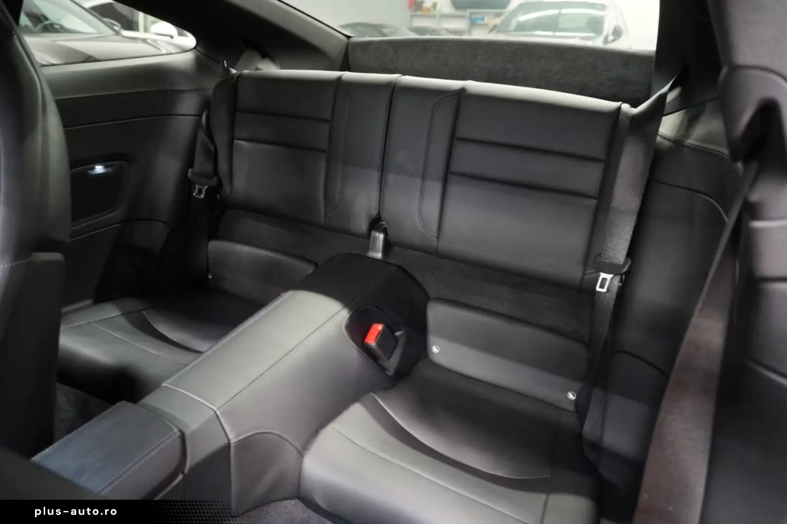 PORSCHE 992 911 Carrera 4