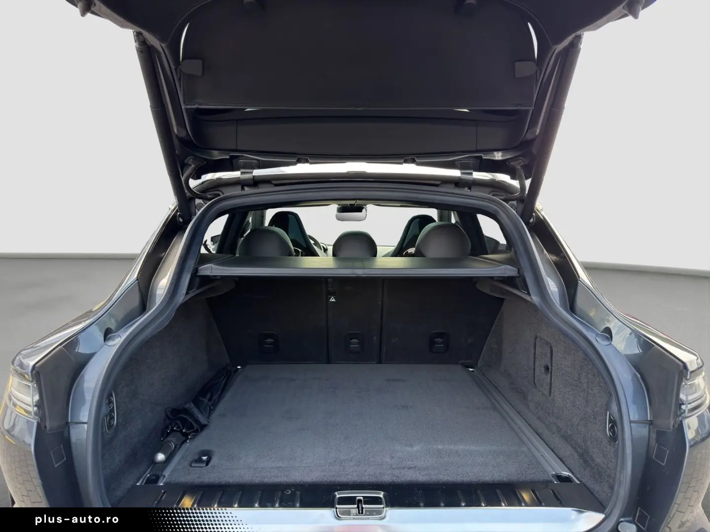 ASTON MARTIN DBX707 Carbon Sitzbelüftung 360