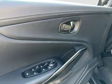 ASTON MARTIN DBX707 Carbon Sitzbelüftung 360