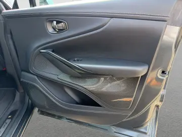 ASTON MARTIN DBX707 Carbon Sitzbelüftung 360