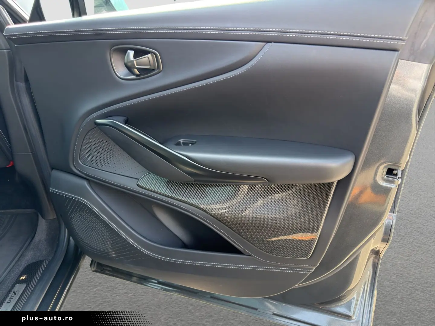 ASTON MARTIN DBX707 Carbon Sitzbelüftung 360