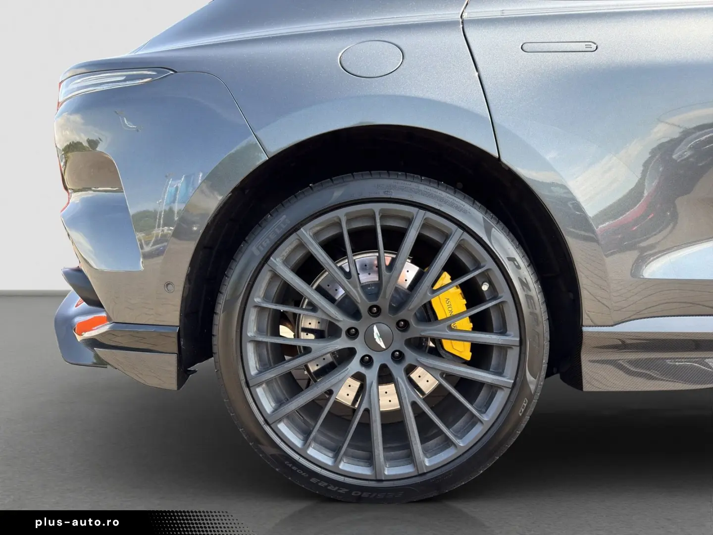 ASTON MARTIN DBX707 Carbon Sitzbelüftung 360