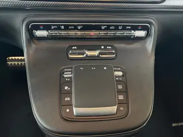 MERCEDES-BENZ V 300 d 4M AVANTGARDE AMG Pano Sitzbel…