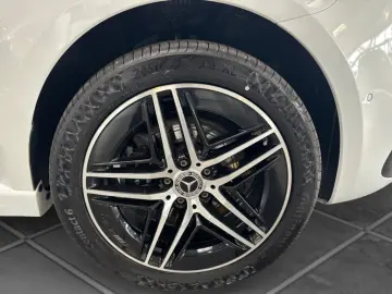 MERCEDES-BENZ V 300 d 4M AVANTGARDE AMG Pano Sitzbel…