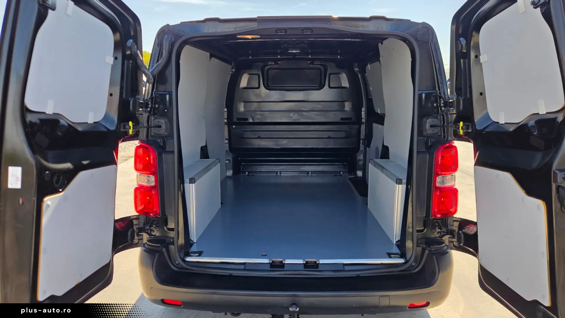 OPEL NEW VIVARO L2H1 BLACK EDITION