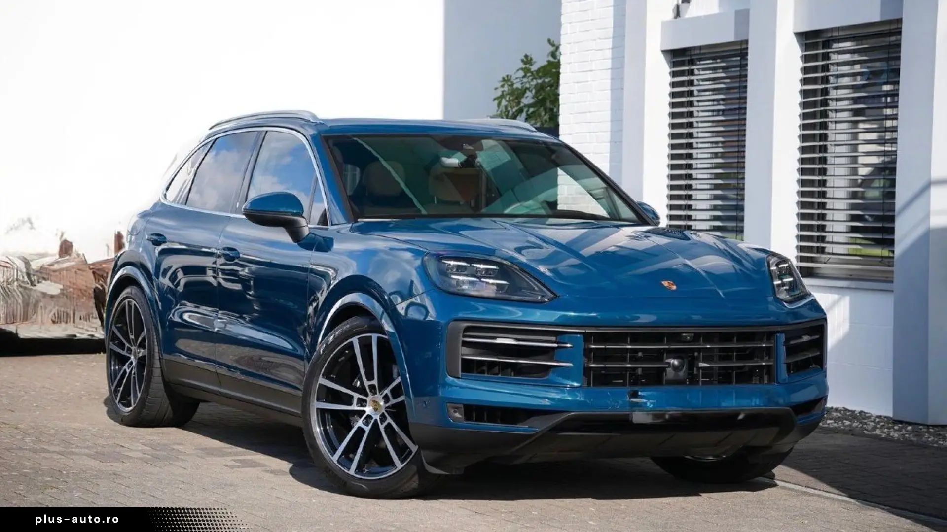 PORSCHE Cayenne în leasing operațional MOOV