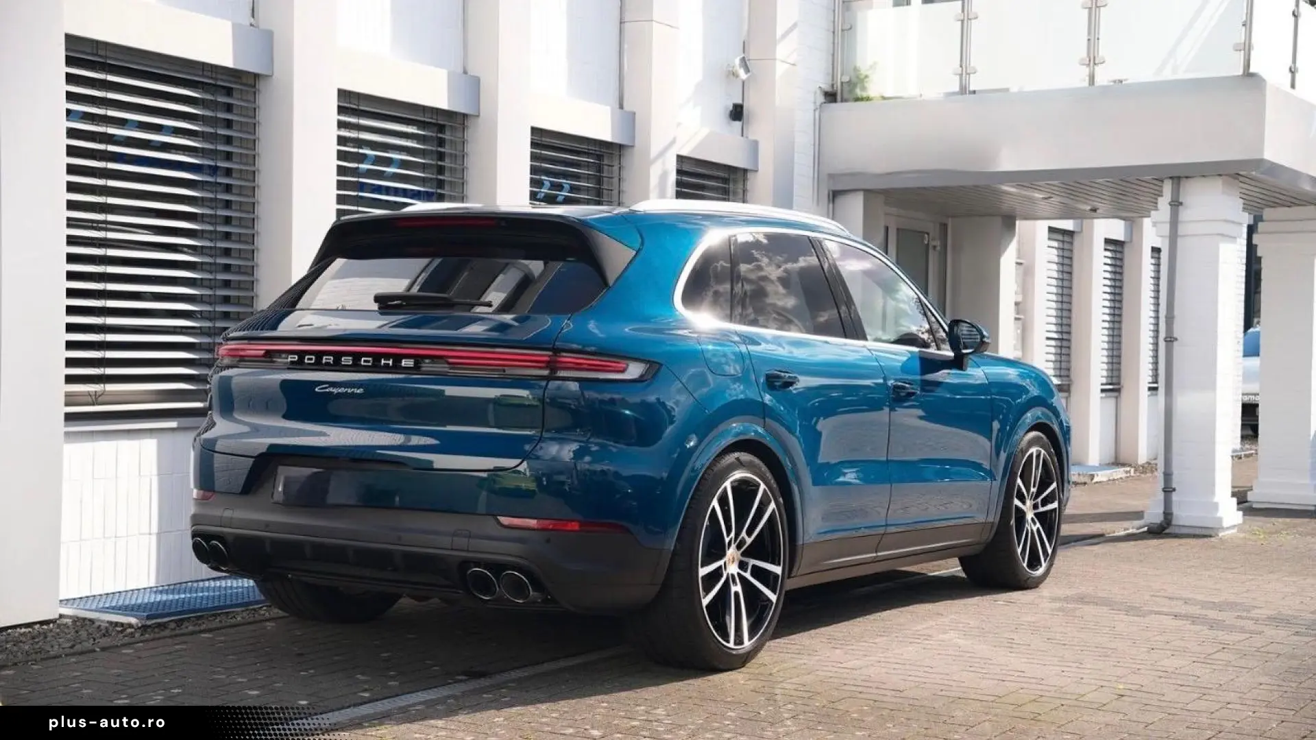 PORSCHE Cayenne în leasing operațional MOOV