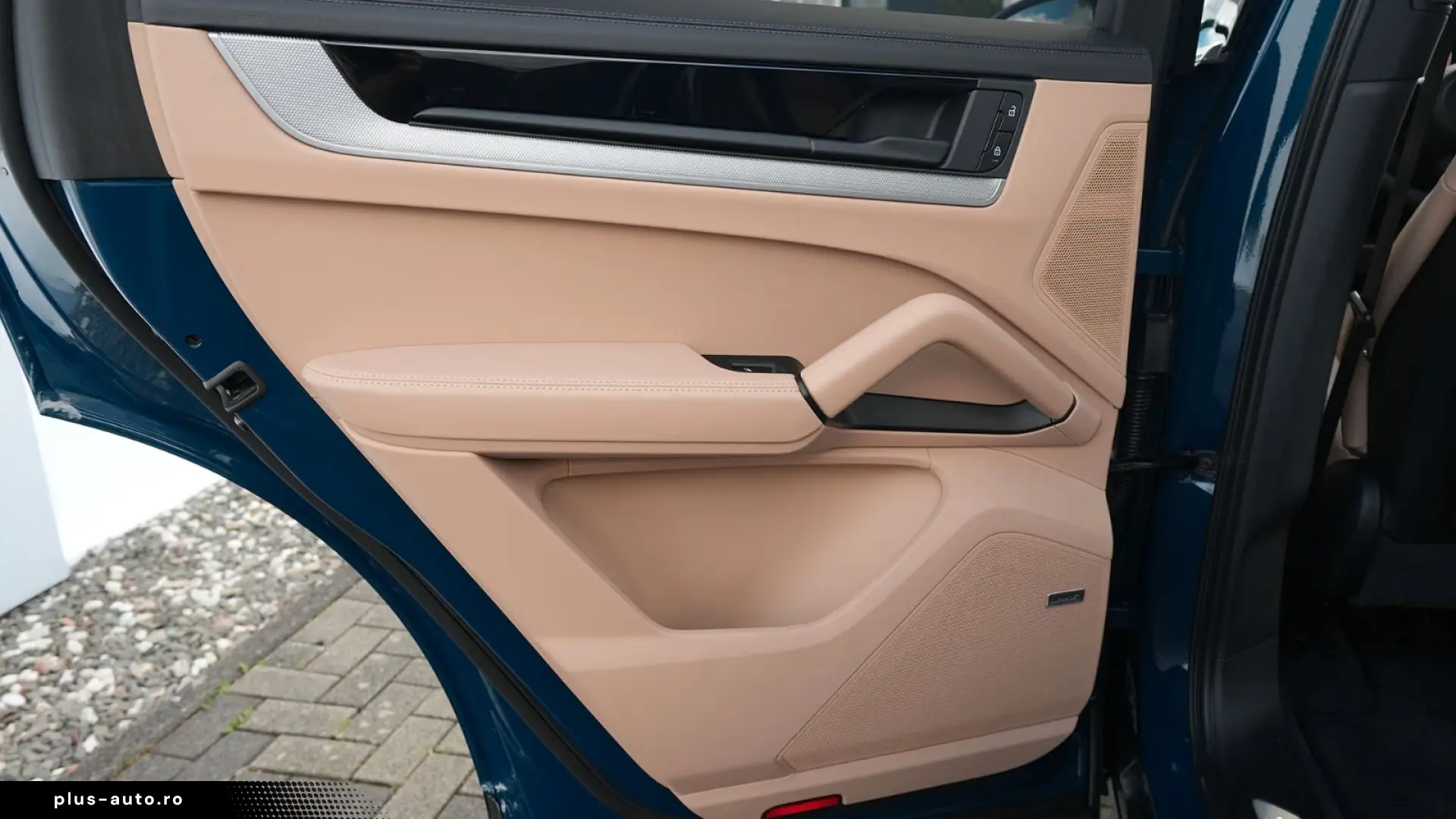 PORSCHE Cayenne în leasing operațional MOOV