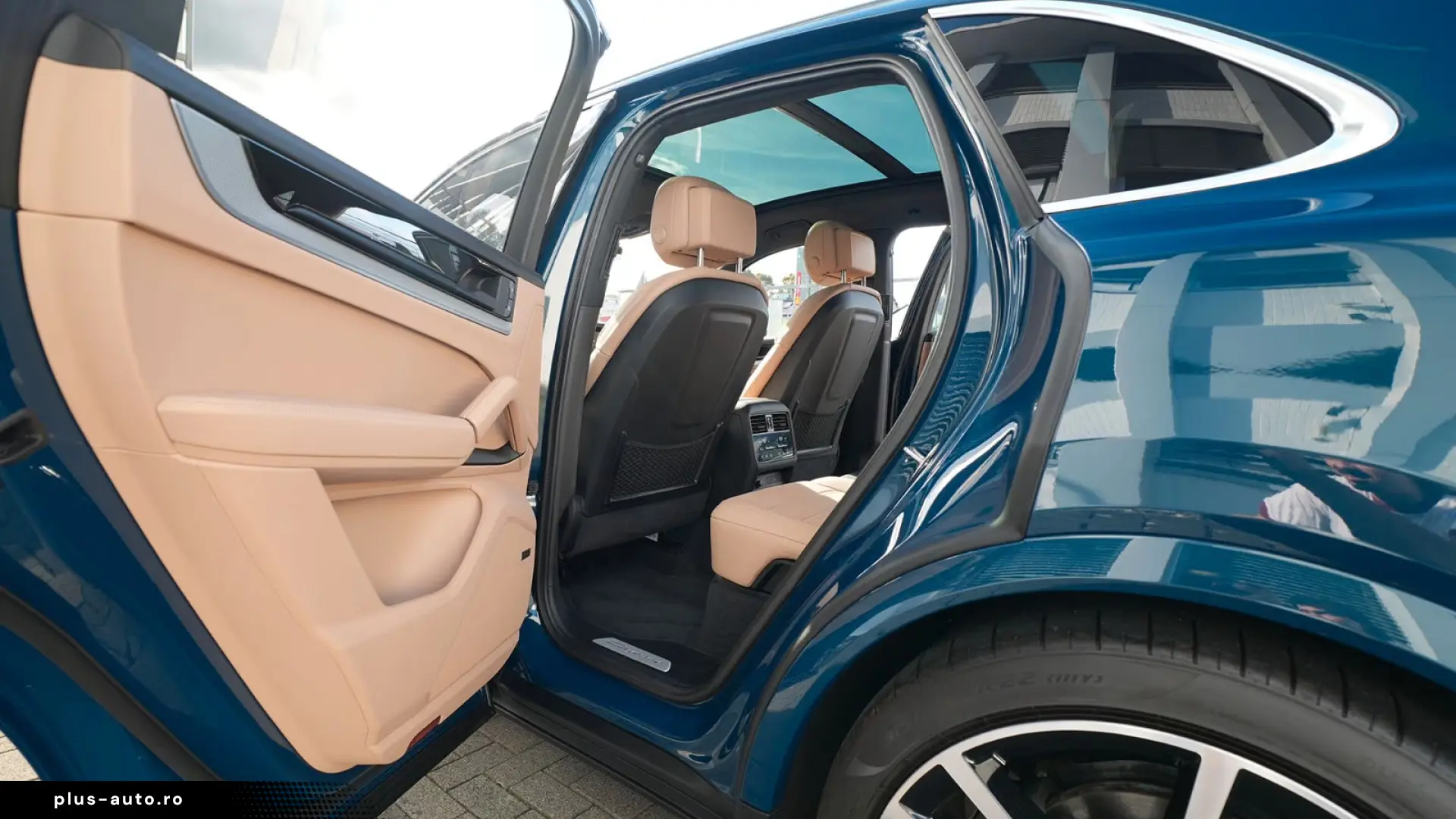 PORSCHE Cayenne în leasing operațional MOOV