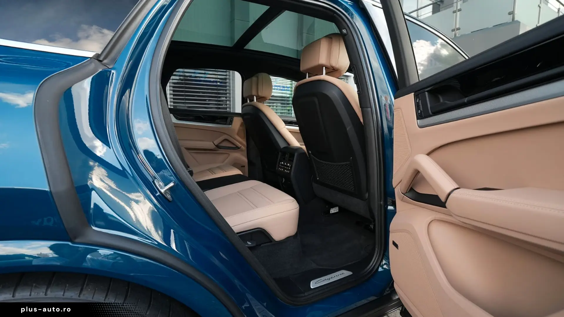 PORSCHE Cayenne în leasing operațional MOOV