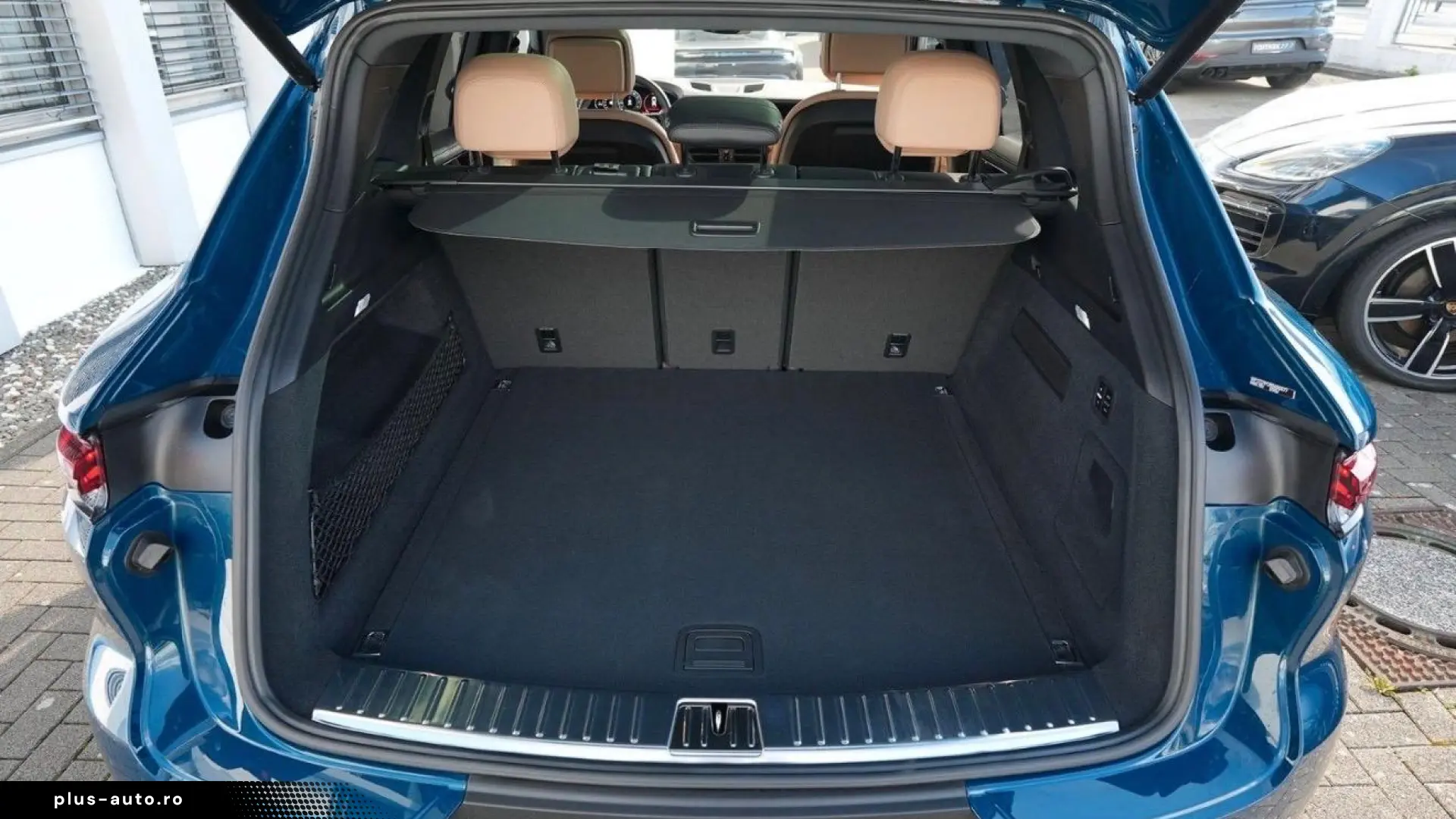 PORSCHE Cayenne în leasing operațional MOOV