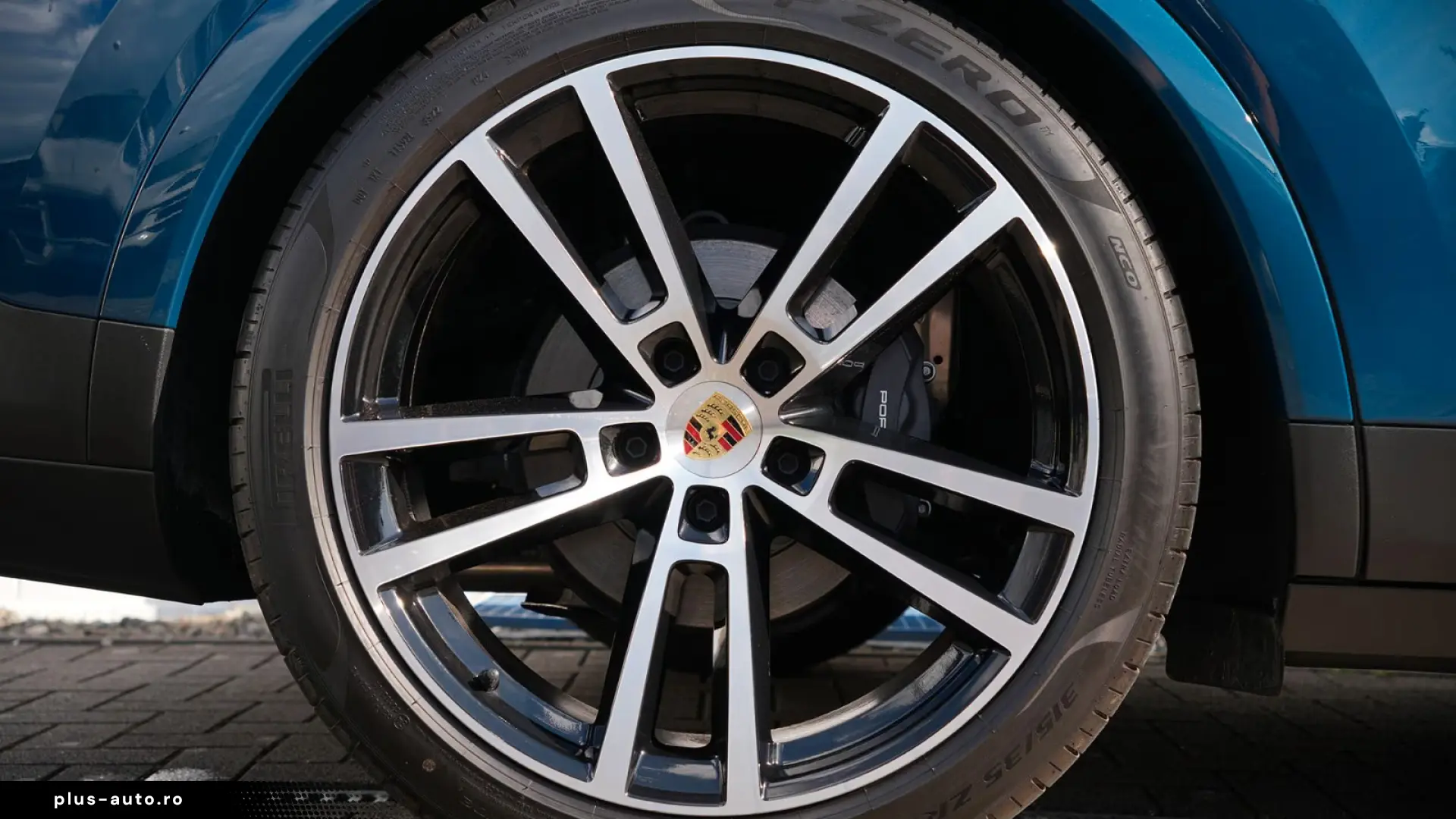 PORSCHE Cayenne în leasing operațional MOOV
