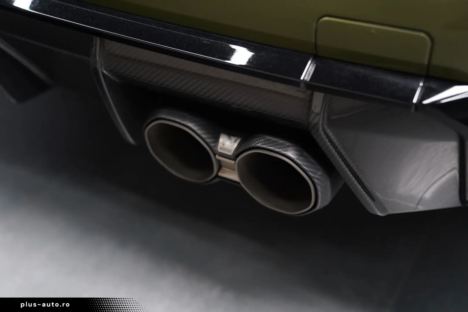 BMW M4 Coupe Competition  M Performance  Carbon-Tack