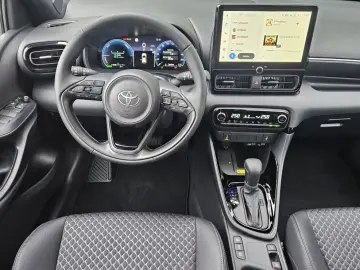 Toyota Yaris Hybrid 130 1.5 VVT-i Style Plus Style Safe