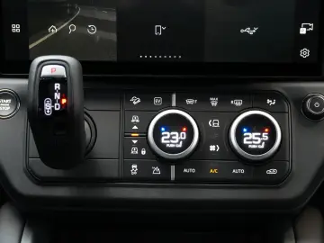 Land Rover Defender 110 X-Dynamic SE PHEV