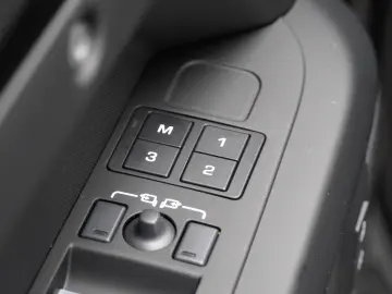 Land Rover Defender 110 X-Dynamic SE PHEV
