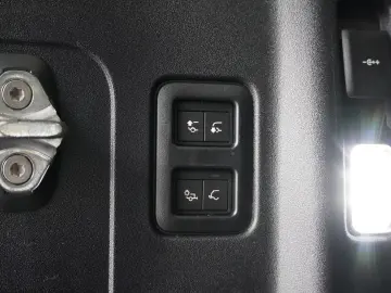 Land Rover Defender 110 X-Dynamic SE PHEV