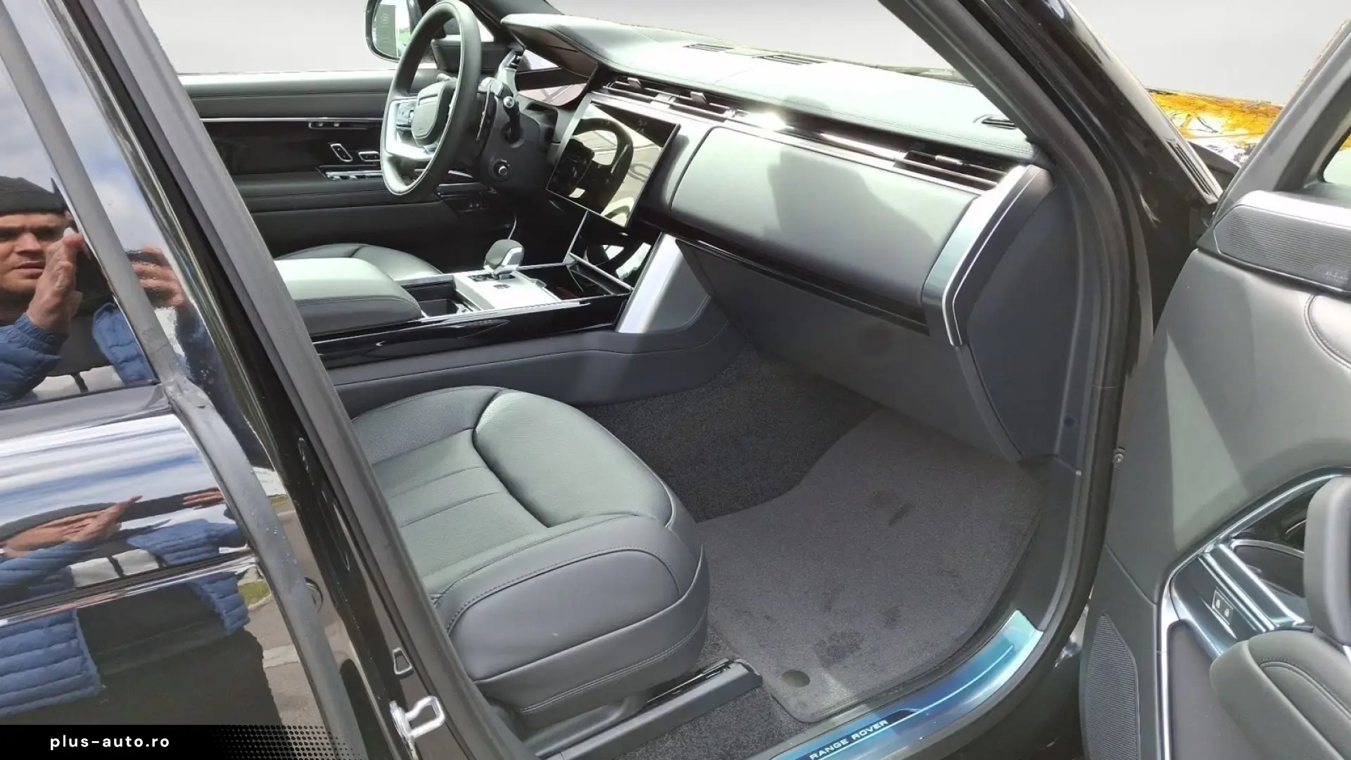 Land Rover Range Rover P530 HSE LWB_TV