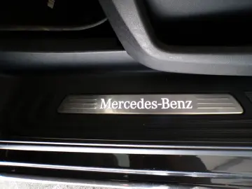 MERCEDES-BENZ V 300