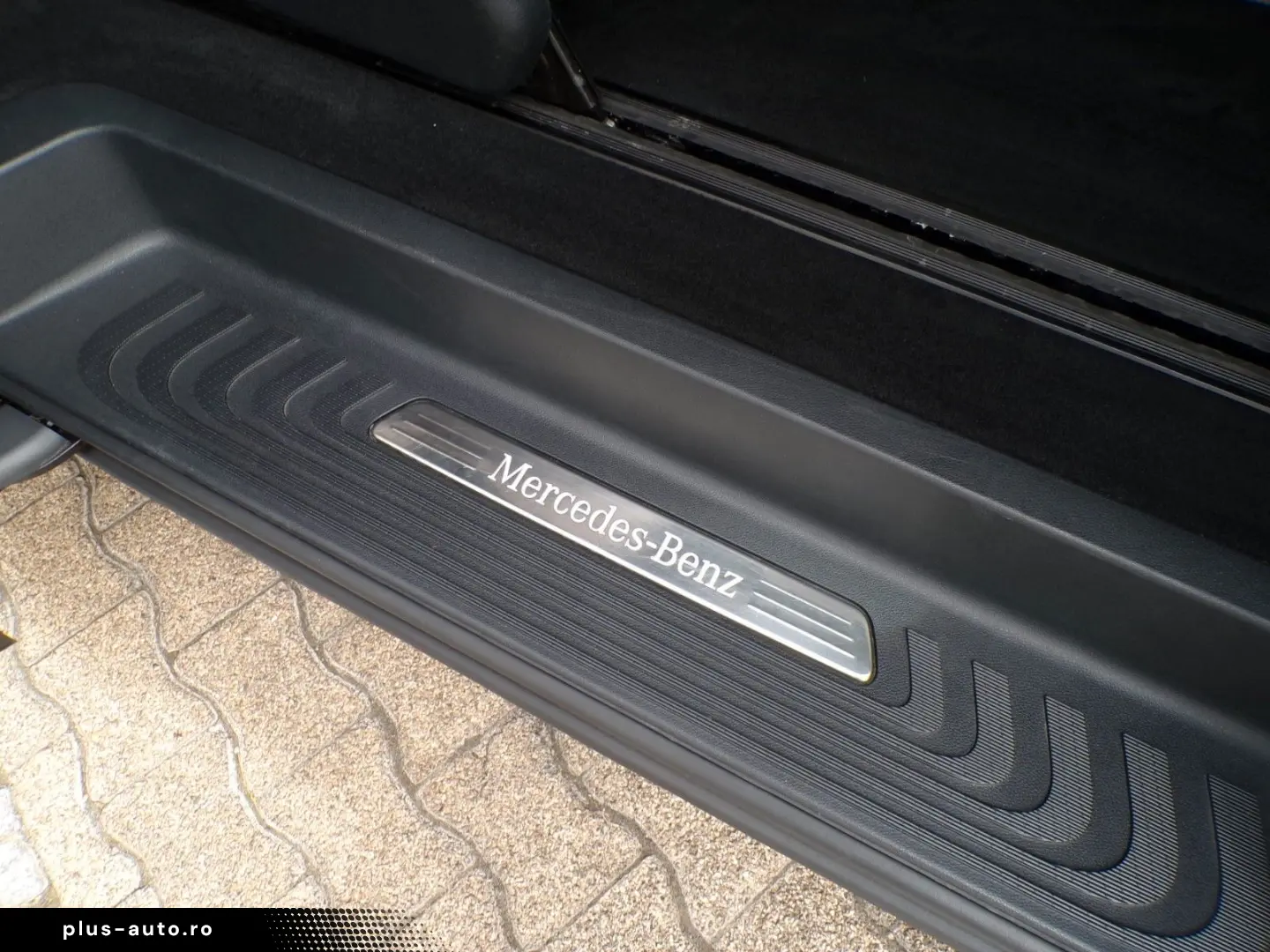 MERCEDES-BENZ V 300