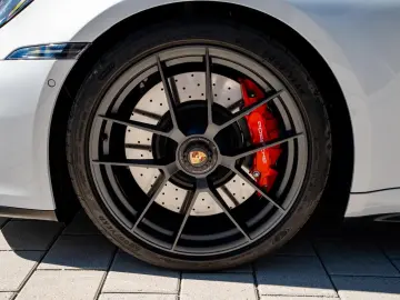 PORSCHE 992.2 Carrera 4 GTS   Carbon Ext   18-W   Lift