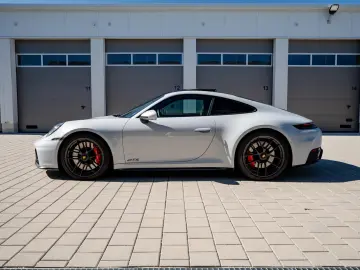 PORSCHE 992.2 Carrera 4 GTS   Carbon Ext   18-W   Lift