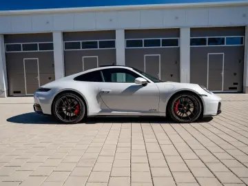 PORSCHE 992.2 Carrera 4 GTS   Carbon Ext   18-W   Lift
