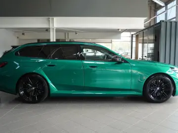 BMW M5  Touring xDrive DAProf. HUD Pano AHK Iconic