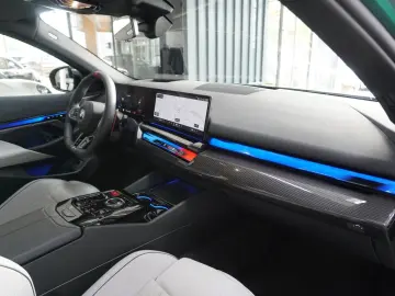 BMW M5  Touring xDrive DAProf. HUD Pano AHK Iconic