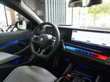 BMW M5  Touring xDrive DAProf. HUD Pano AHK Iconic