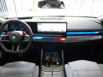 BMW M5  Touring xDrive DAProf. HUD Pano AHK Iconic