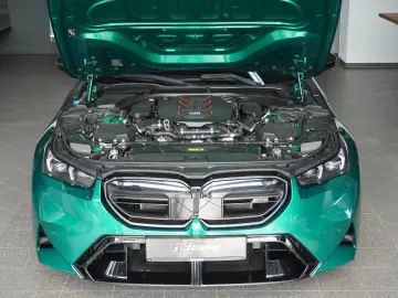 BMW M5  Touring xDrive DAProf. HUD Pano AHK Iconic