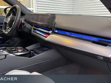 BMW M5 A Tou DAProf Leder HUD LKhz DAB Sitzbel.