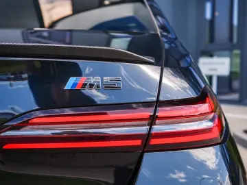 BMW M5 Limousine Basis