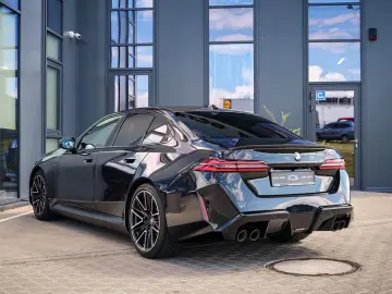 BMW M5 Limousine Basis