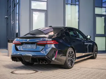 BMW M5 Limousine Basis