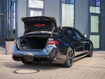 BMW M5 Limousine Basis