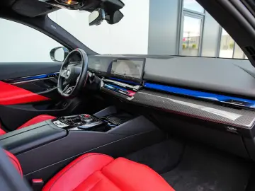 BMW M5 Limousine Basis