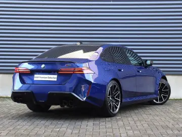 BMW M5 Sedan   High Executive   Driving Assistant Pr