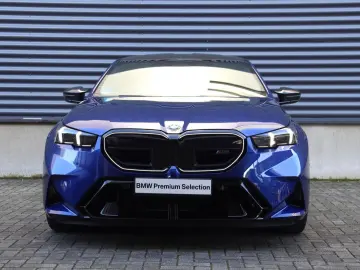BMW M5 Sedan   High Executive   Driving Assistant Pr