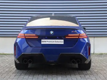 BMW M5 Sedan   High Executive   Driving Assistant Pr