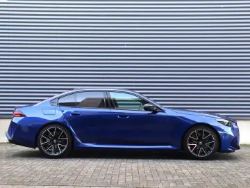 BMW M5 Sedan   High Executive   Driving Assistant Pr