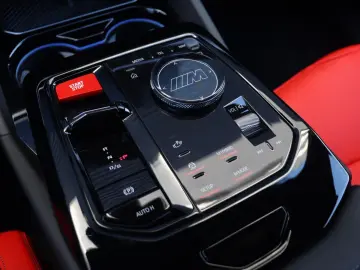 BMW M5 Sedan   High Executive   Driving Assistant Pr