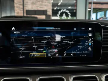 MERCEDES-BENZ GLS 580 4M AMG LINE 7-SITZER PANO STDHZ AHK