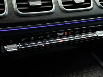 MERCEDES-BENZ GLS 580 4M AMG LINE 7-SITZER PANO STDHZ AHK