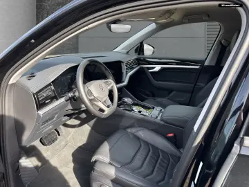 VW Touareg 3.0 TDI Automatik Navi AHK Leder Luftfed