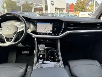VW Touareg 3.0 TDI Automatik Navi AHK Leder Luftfed