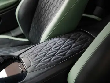 ASTON MARTIN DB12 - VAT - Q Paint - Bowers - 360