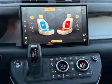 LAND ROVER Defender 110 D300 HSE X-Dynamic Pano AHK HUD