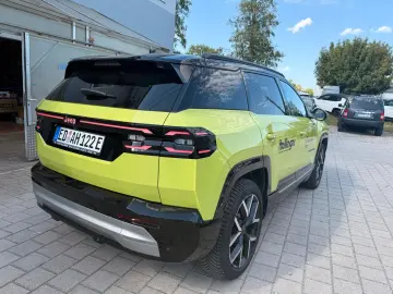 JEEP Compass BEV Summit Panorama